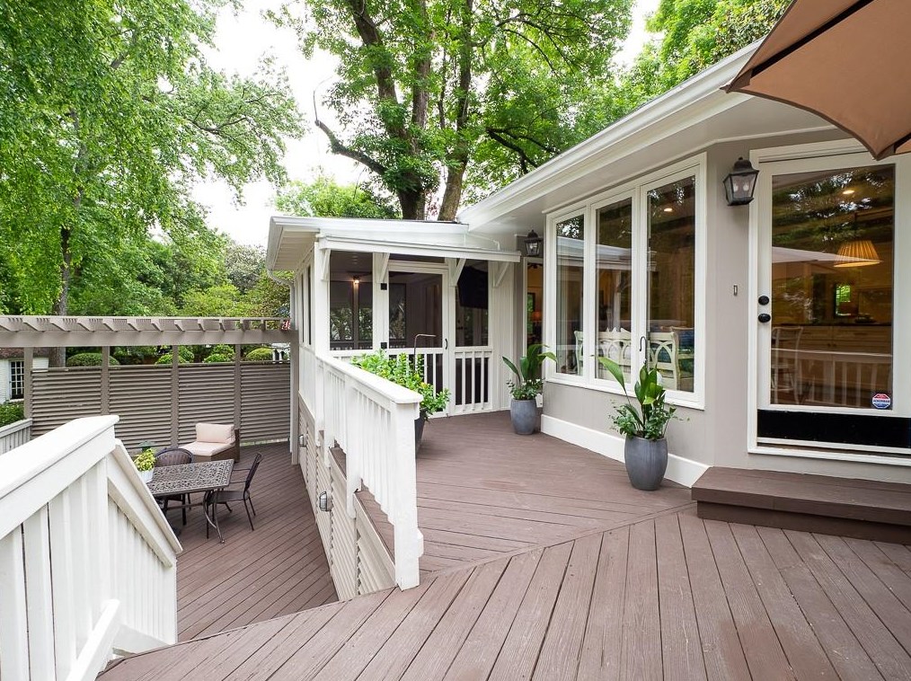 709 Woodward Way, Atlanta GA  30327-1254 exterior