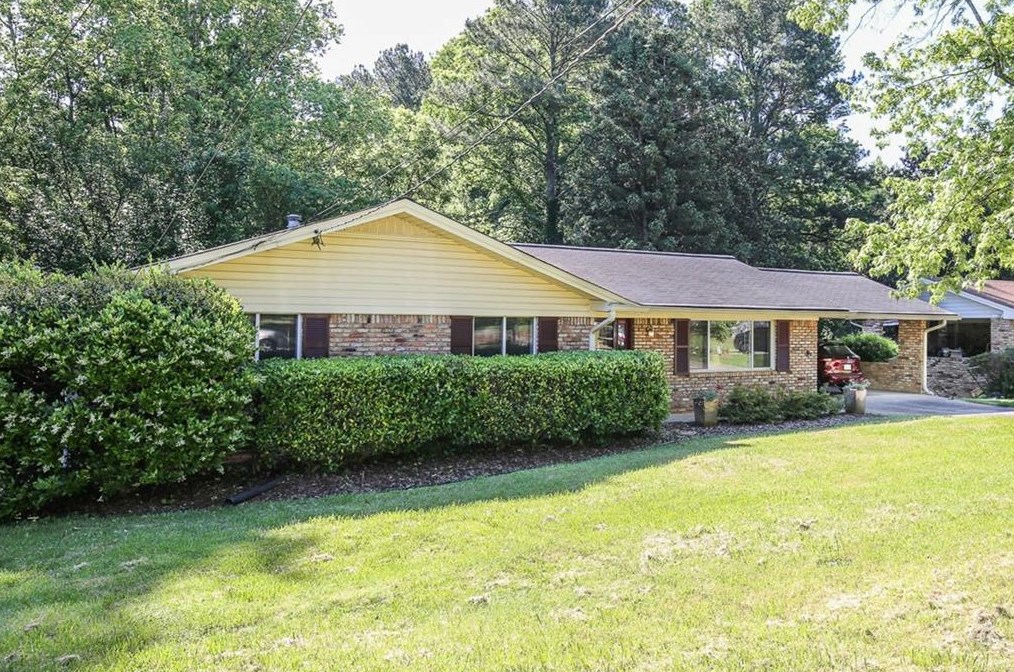 1318 Weston Dr, Decatur GA  30032-2551 exterior