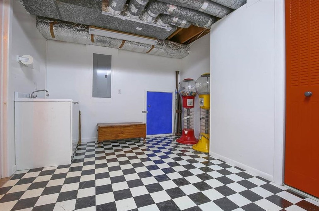 1318 Weston Dr, Decatur GA  30032-2551 exterior