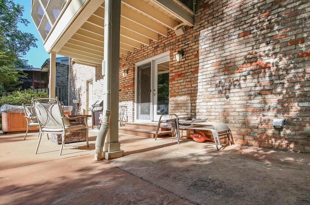 1318 Weston Dr, Decatur GA  30032-2551 exterior