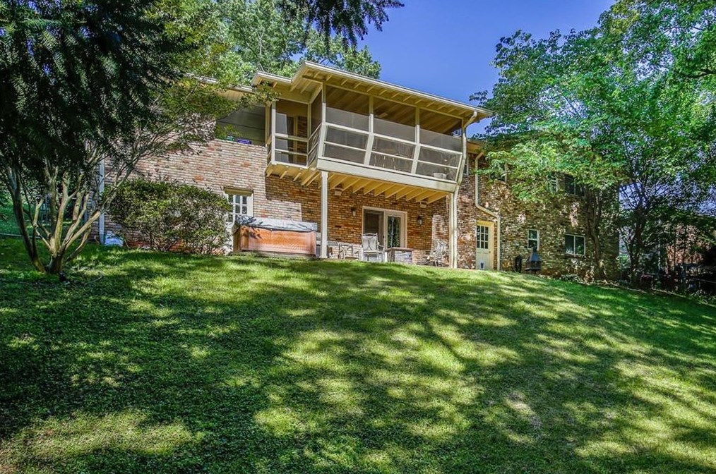 1318 Weston Dr, Decatur GA  30032-2551 exterior