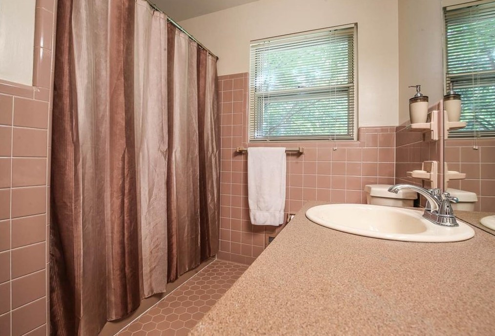 1318 Weston Dr, Decatur GA  30032-2551 exterior