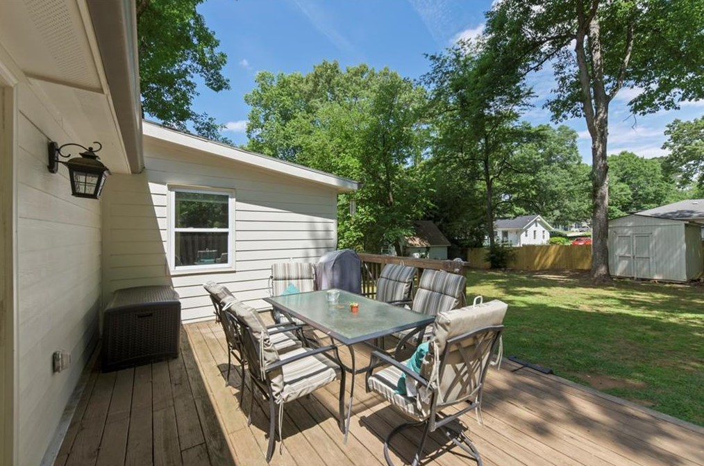 2964 Westbury Dr, Decatur GA  30033-6010 exterior