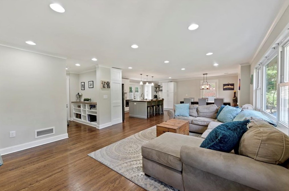 2964 Westbury Dr, Decatur GA  30033-6010 exterior