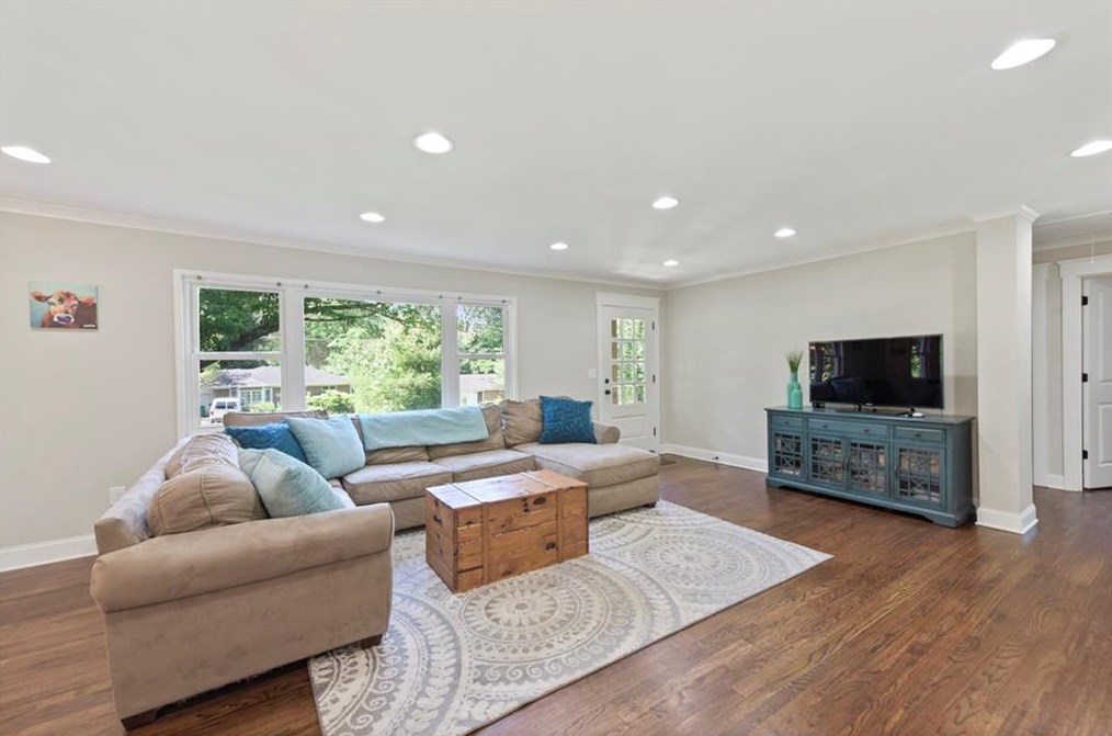 2964 Westbury Dr, Decatur GA  30033-6010 exterior