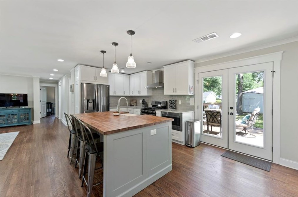 2964 Westbury Dr, Decatur GA  30033-6010 exterior