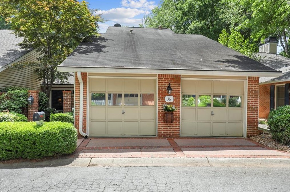 36 Waterford Ct, Atlanta GA  30328-4538 exterior