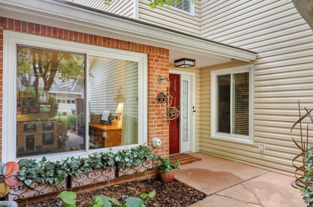 36 Waterford Ct, Atlanta GA  30328-4538 exterior