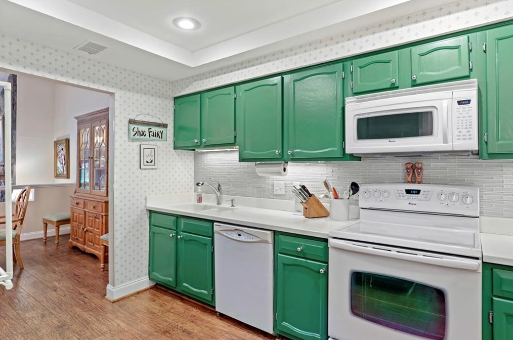 36 Waterford Ct, Atlanta GA  30328-4538 exterior