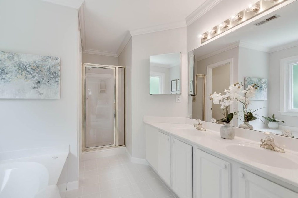 1460 Crescent Walk, Decatur GA  30033-2401 exterior