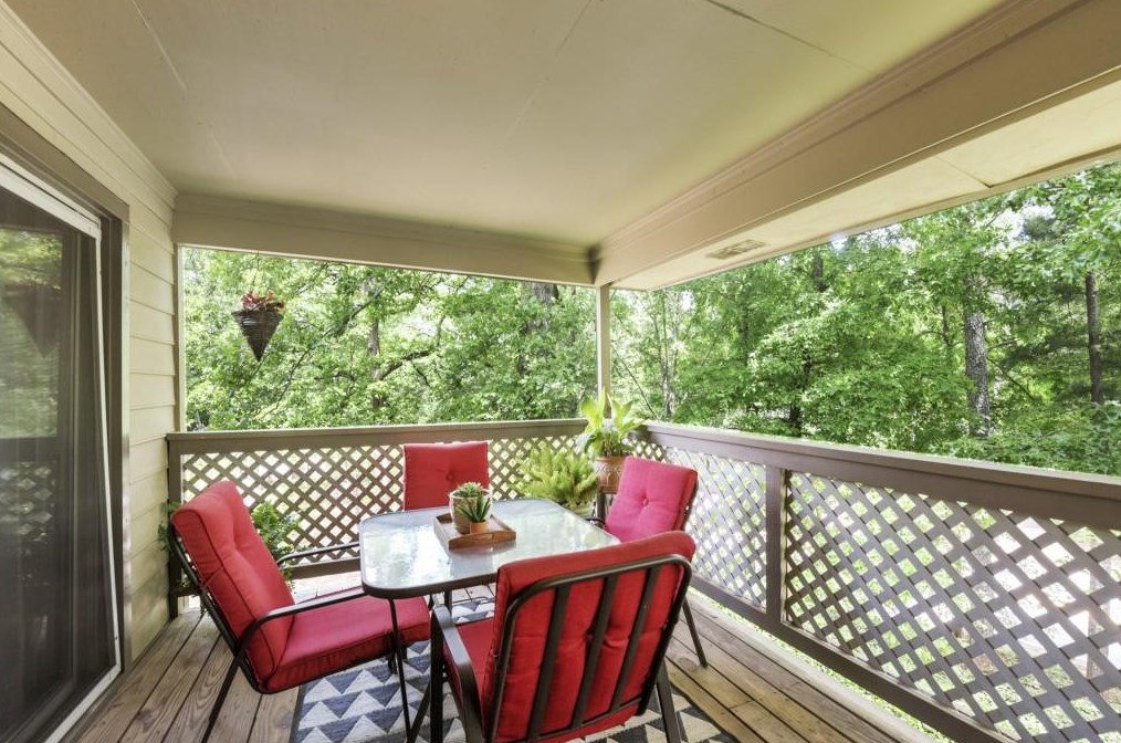 1244 Weatherstone Dr, Atlanta GA  30324-4644 exterior