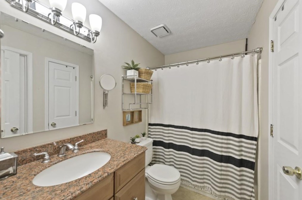 1244 Weatherstone Dr, Atlanta GA  30324-4644 exterior