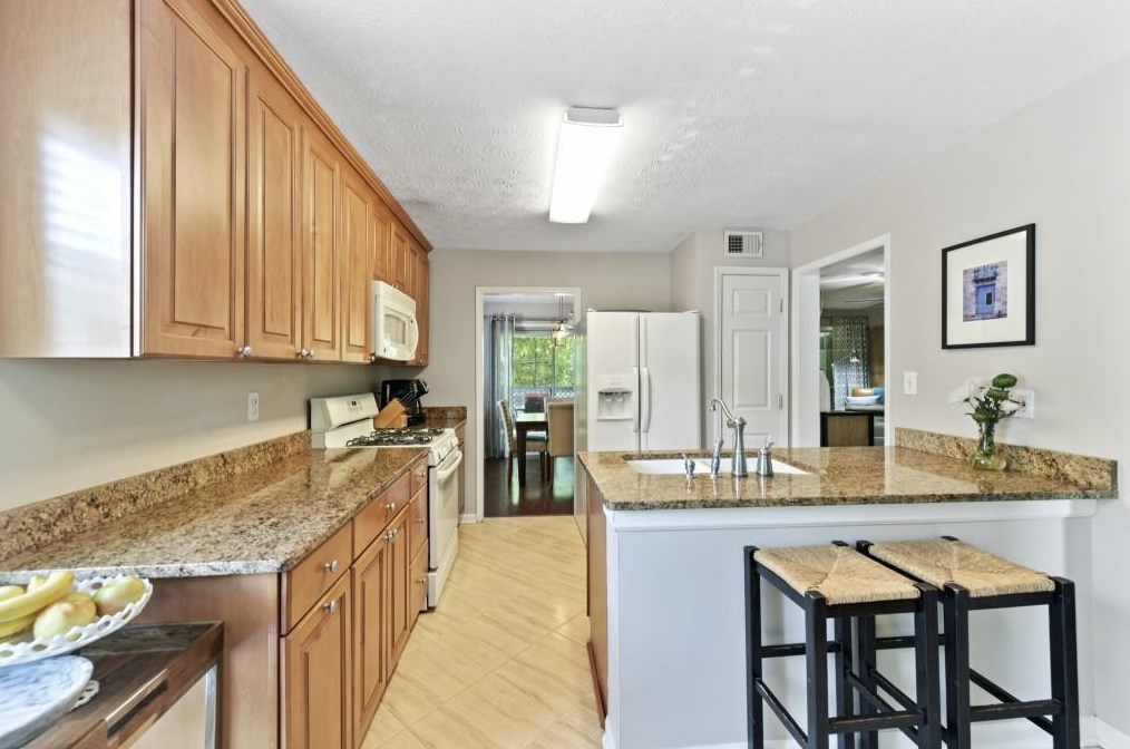 1244 Weatherstone Dr, Atlanta GA  30324-4644 exterior