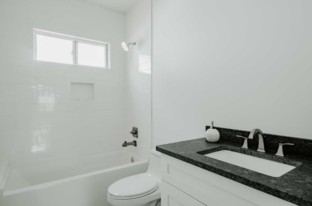 2109 Ridgedale Rd, Atlanta GA  30317-1304 exterior