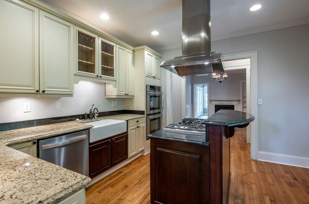 226 Inman Dr, Decatur GA  30030-3833 exterior