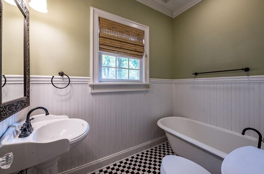 226 Inman Dr, Decatur GA  30030-3833 exterior