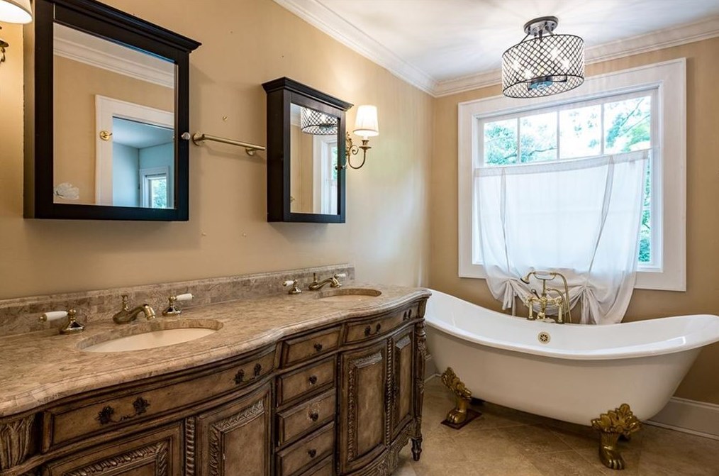 226 Inman Dr, Decatur GA  30030-3833 exterior