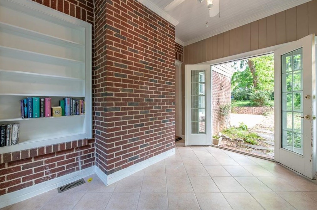 226 Inman Dr, Decatur GA  30030-3833 exterior