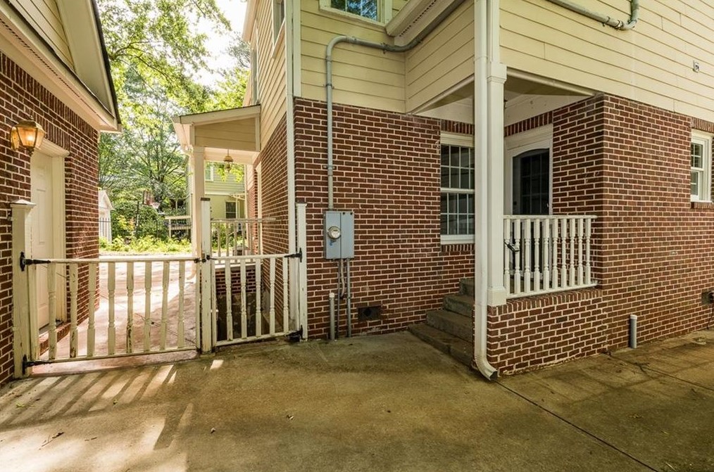 226 Inman Dr, Decatur GA  30030-3833 exterior