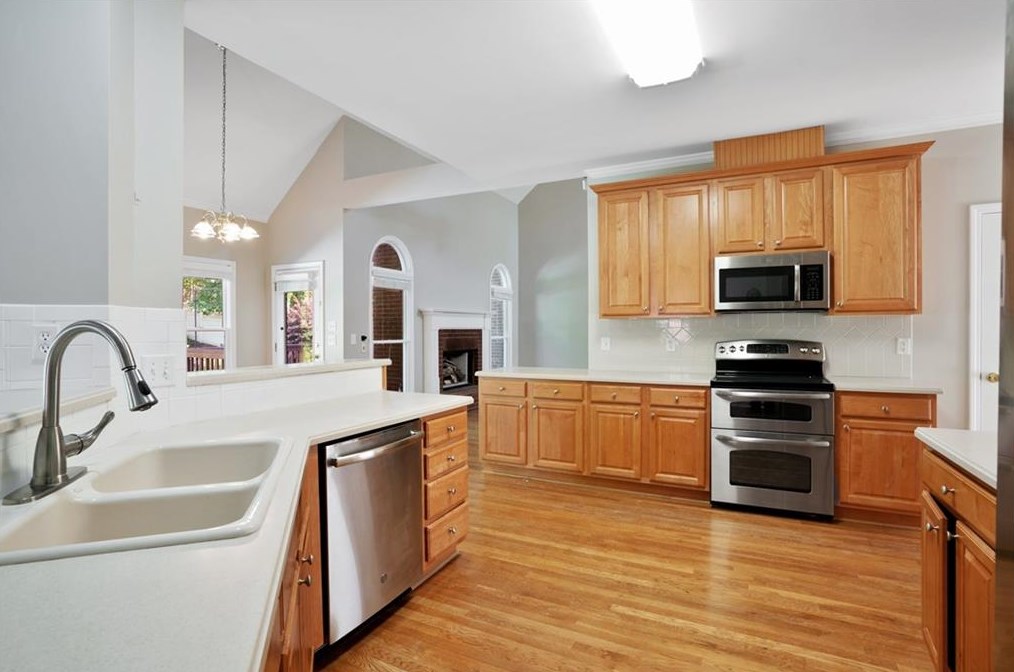 1240 Home Place Dr, Lawrenceville GA  30043-7094 exterior