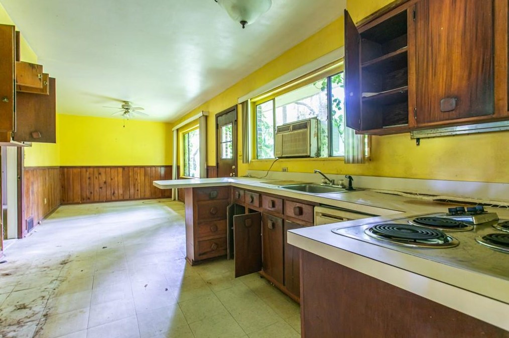 1991 Woodbine Ter, Atlanta GA  30329-2725 exterior
