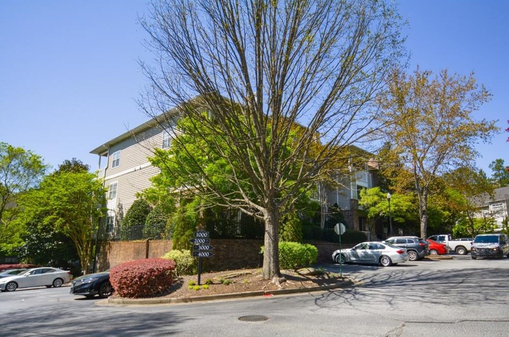 2700 Pine Tree Rd, Atlanta GA  30324-5671 exterior