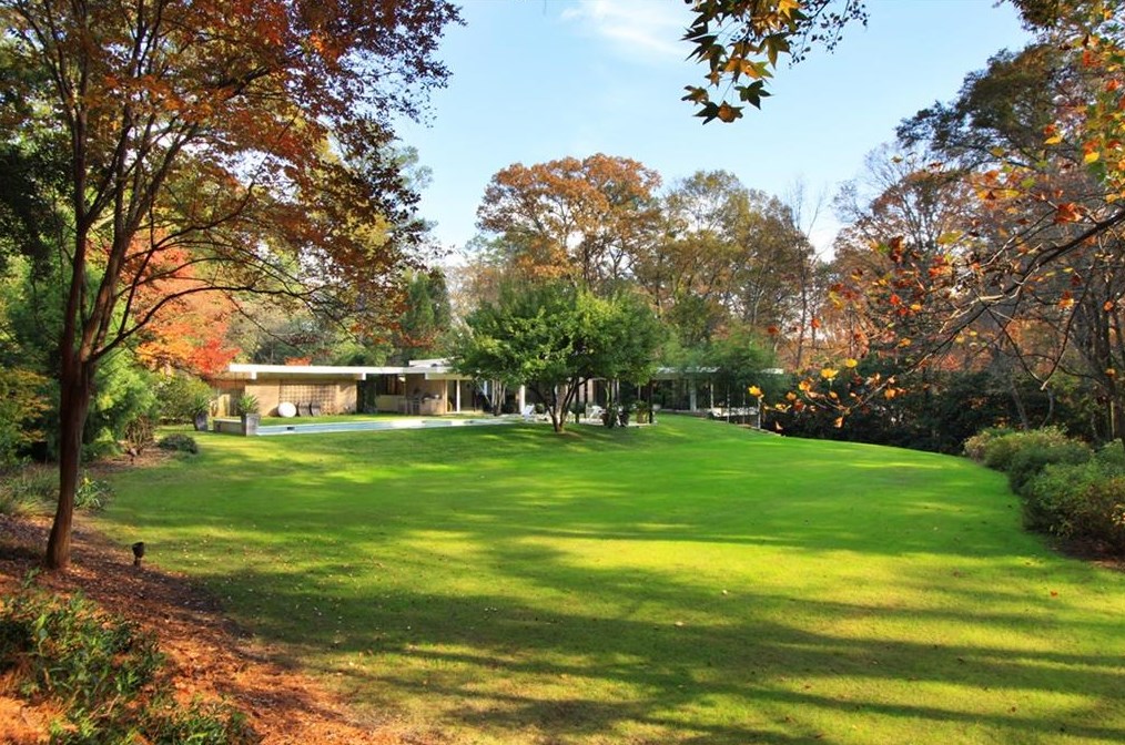 2730 Ridgewood Rd, Atlanta GA  30327-1923 exterior