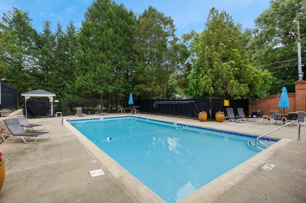 222 Forkner Dr, Decatur GA 30030-1623 exterior