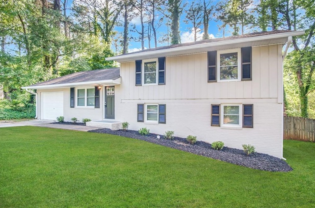 1539 Pine Glen Cir, Decatur GA  30035-1529 exterior