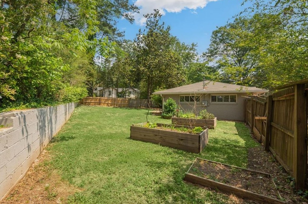 3070 Lindon Ln, Decatur GA  30033-3917 exterior