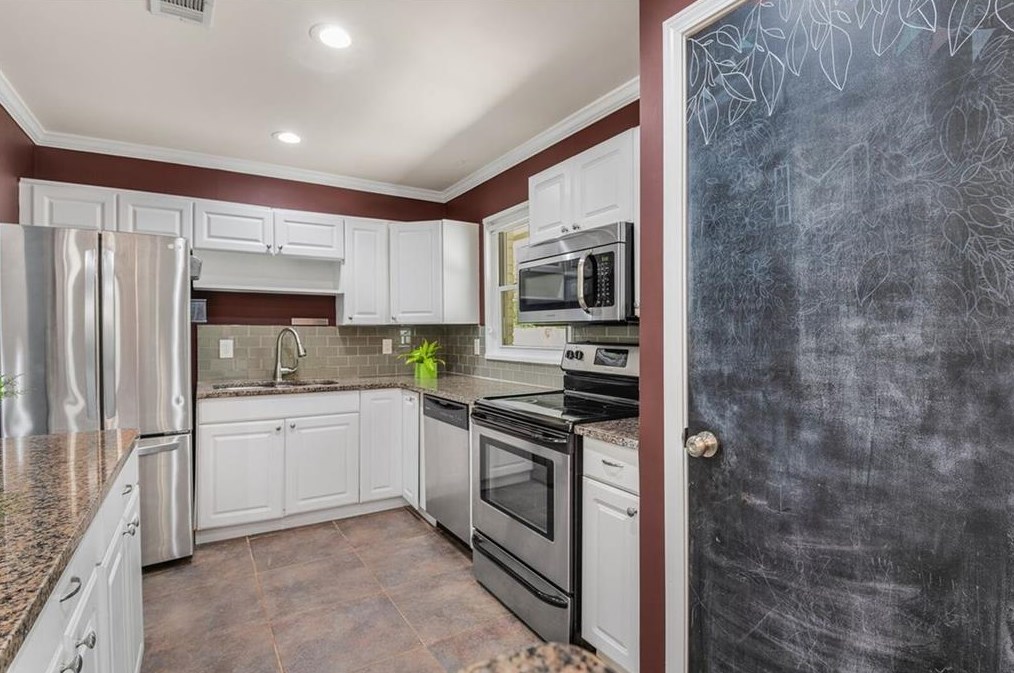 3070 Lindon Ln, Decatur GA  30033-3917 exterior