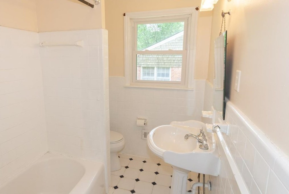 1555 Heatherwood Dr, Decatur GA  30033-1704 exterior