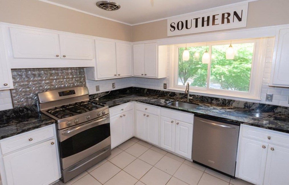 1555 Heatherwood Dr, Decatur GA  30033-1704 exterior