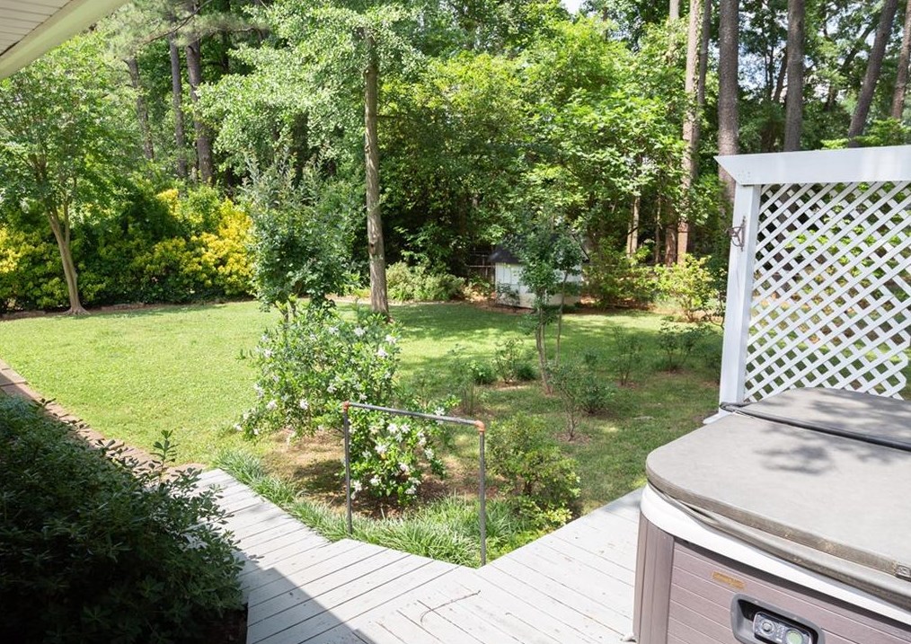 1555 Heatherwood Dr, Decatur GA  30033-1704 exterior