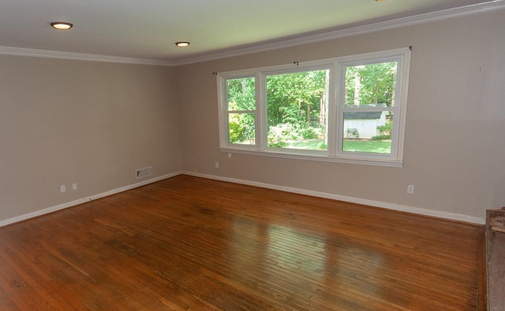 1555 Heatherwood Dr, Decatur GA  30033-1704 exterior