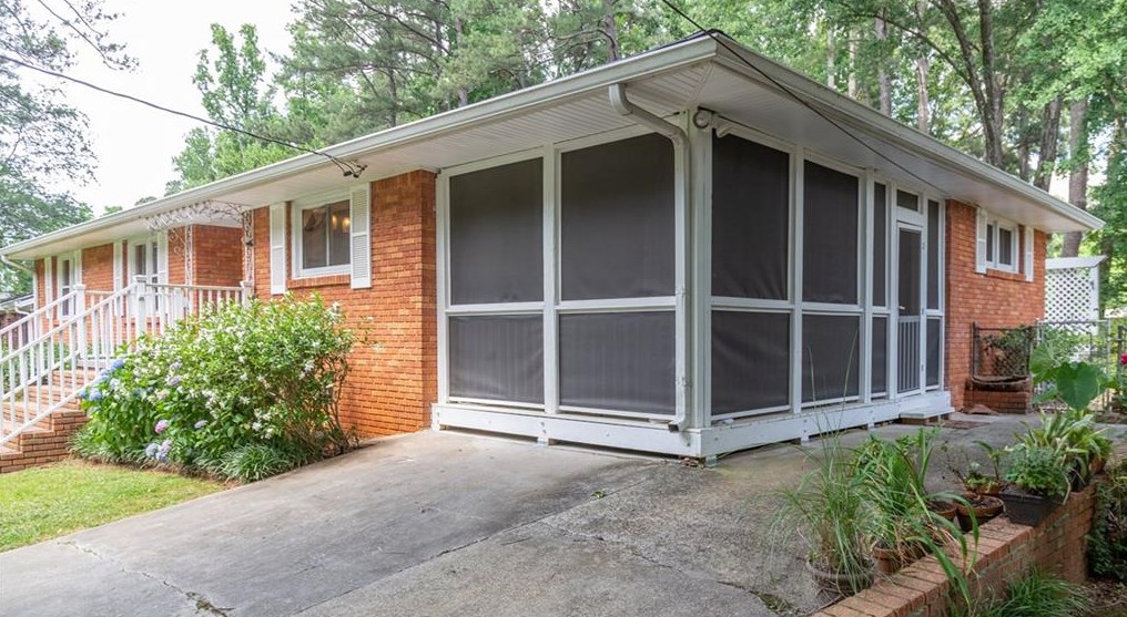 1555 Heatherwood Dr, Decatur GA  30033-1704 exterior