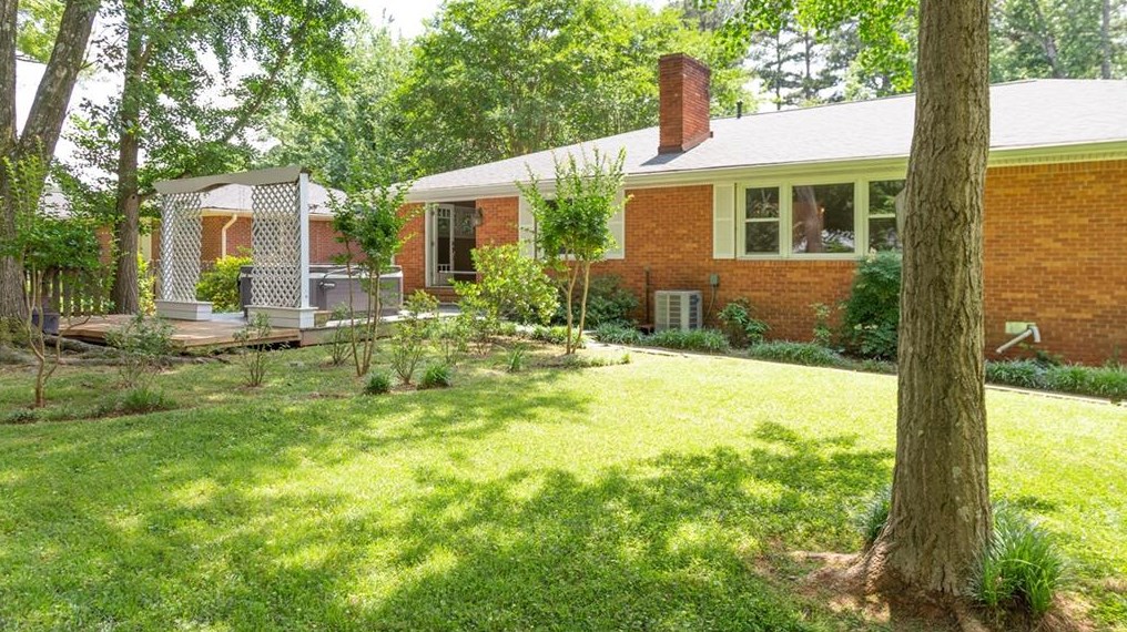 1555 Heatherwood Dr, Decatur GA  30033-1704 exterior