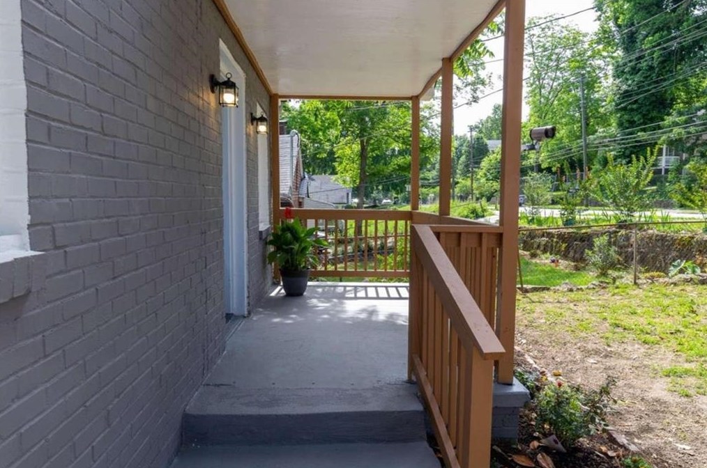 2021 Tiger Flowers Dr, Atlanta GA  30314-1325 exterior