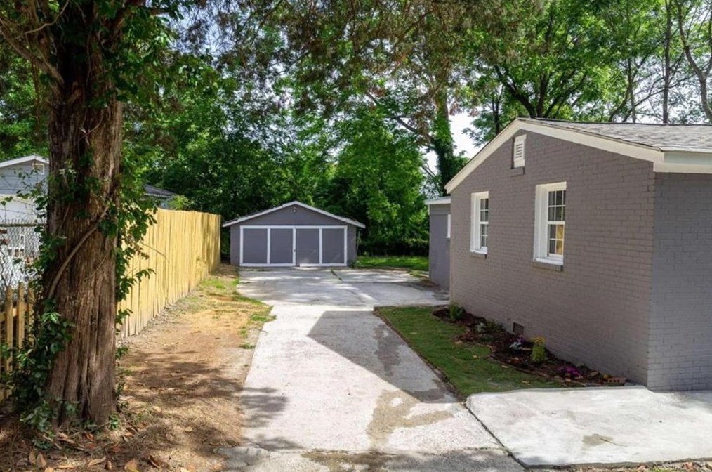 2021 Tiger Flowers Dr, Atlanta GA  30314-1325 exterior