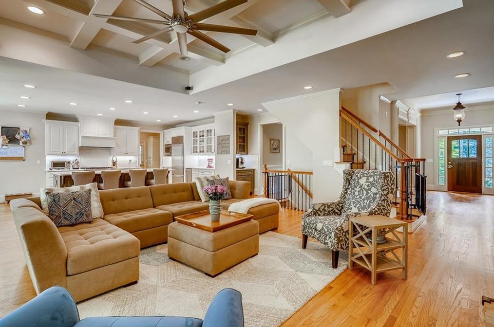 3761 Watkins Pl, Atlanta GA  30319-1826 exterior