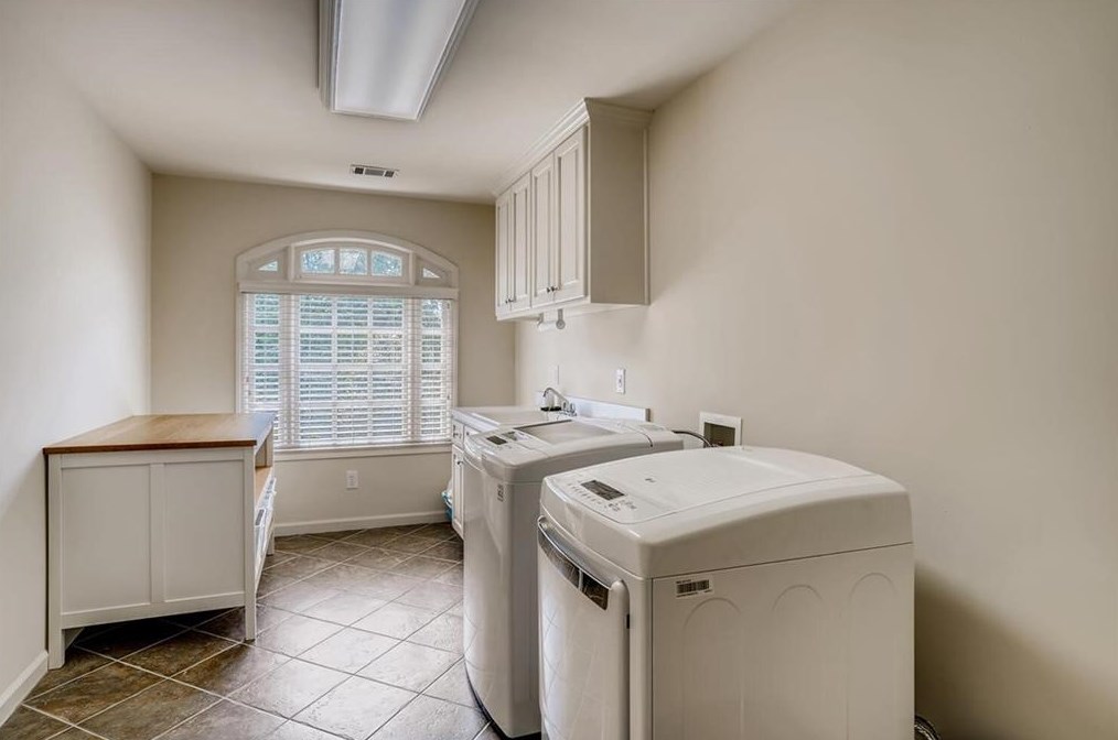 3761 Watkins Pl, Atlanta GA  30319-1826 exterior