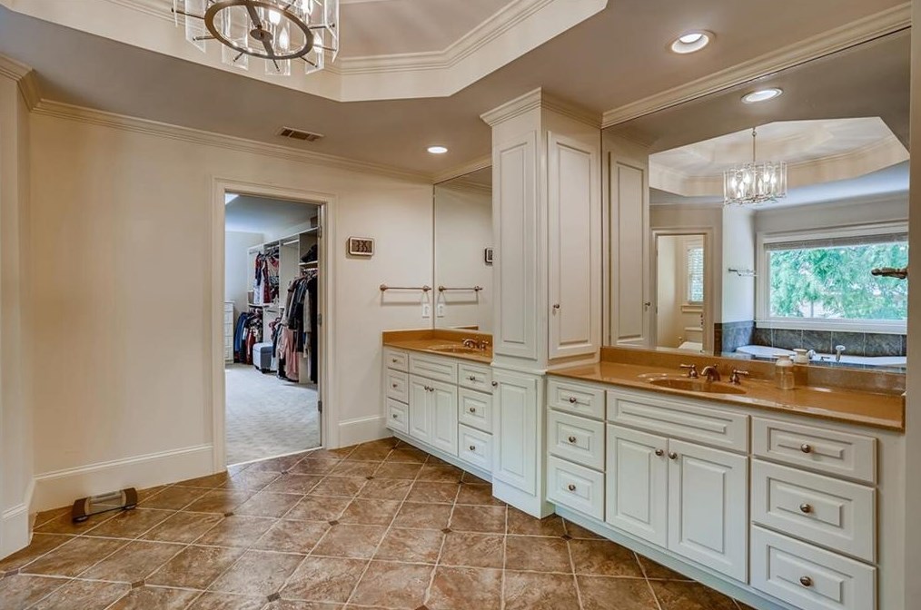 3761 Watkins Pl, Atlanta GA  30319-1826 exterior