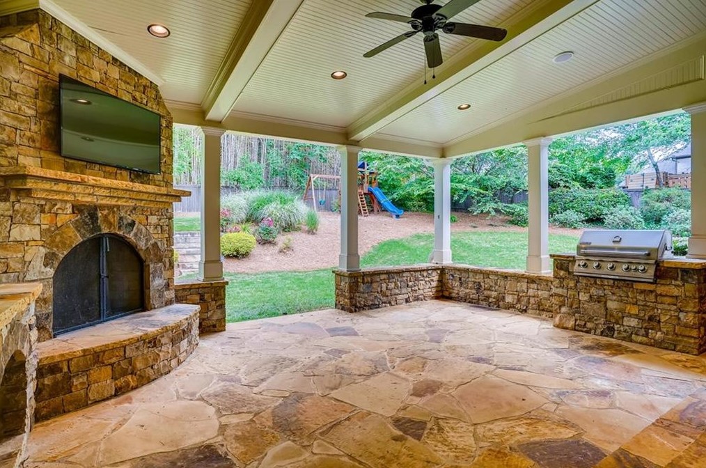 3761 Watkins Pl, Atlanta GA  30319-1826 exterior