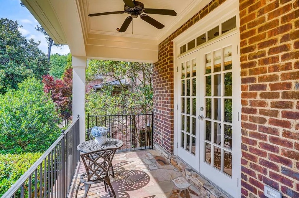 3761 Watkins Pl, Atlanta GA  30319-1826 exterior