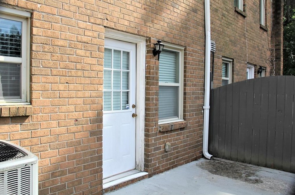 265 Winding River Dr, Atlanta GA  30350-1921 exterior
