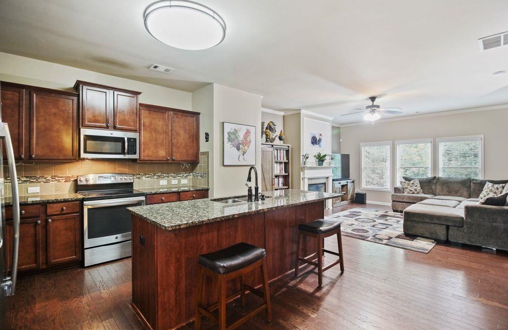 3011 Eltham Pl, Decatur GA  30033-3253 exterior