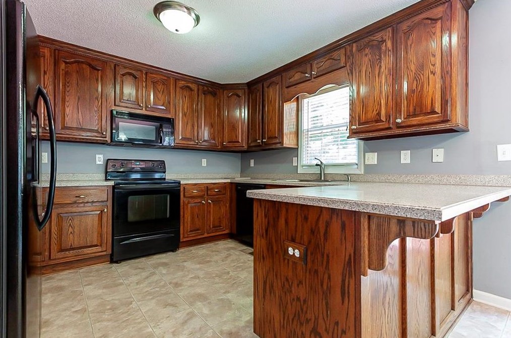 131 Oliver Ct, Douglasville GA  30134-5250 exterior