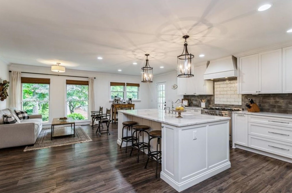 2000 Westwood Cir, Smyrna GA  30080-5851 exterior