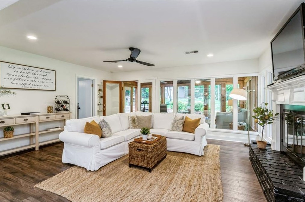2000 Westwood Cir, Smyrna GA  30080-5851 exterior