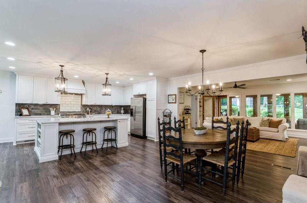 2000 Westwood Cir, Smyrna GA  30080-5851 exterior